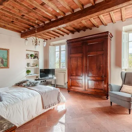 Brunetta, Discover Your Modern But Traditional In Lucca *