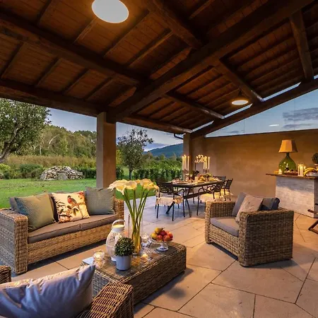 Brunetta, Discover Your Modern But Traditional In Lucca Villa *