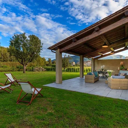 Brunetta, Discover Your Modern But Traditional In Lucca *