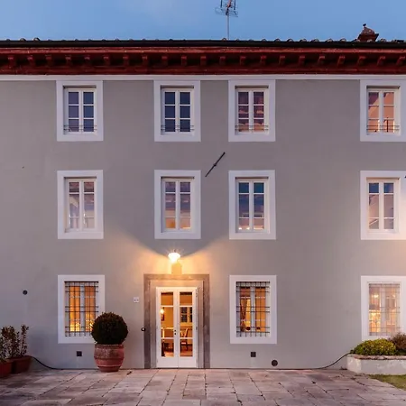 Brunetta, Discover Your Modern But Traditional In Lucca * קאפאנורי