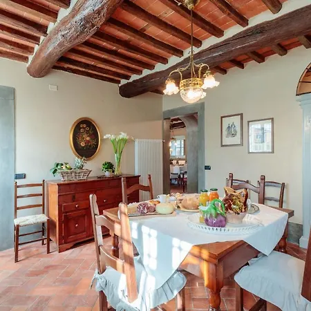 Brunetta, Discover Your Modern But Traditional In Lucca קאפאנורי