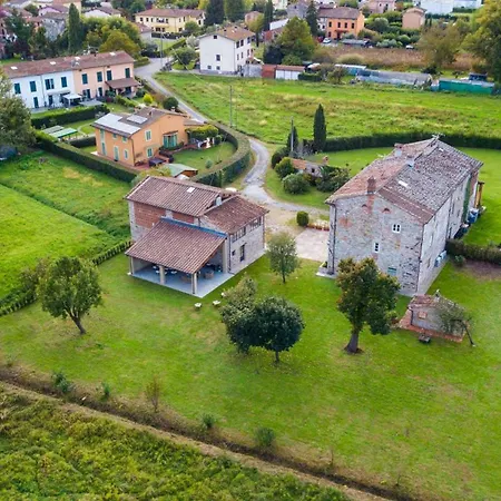 Brunetta, Discover Your Modern But Traditional In Lucca *