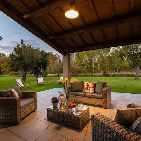 Brunetta, Discover Your Modern But Traditional In Lucca Villa