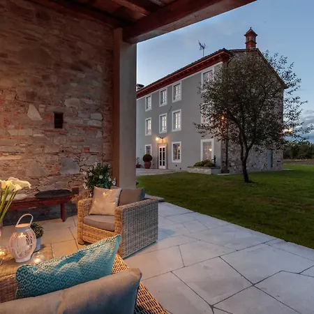 Brunetta, Discover Your Modern But Traditional In Lucca Villa *