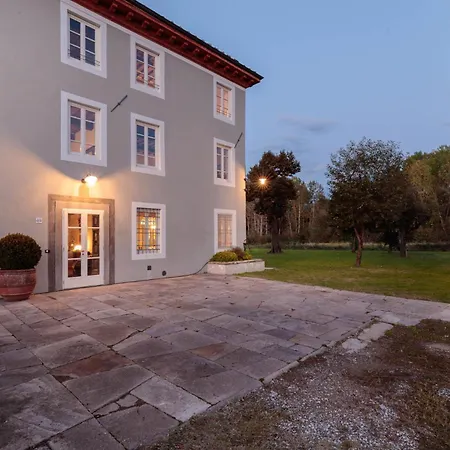 Brunetta, Discover Your Modern But Traditional In Lucca * קאפאנורי